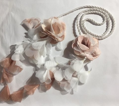 Cordão com flores Médio