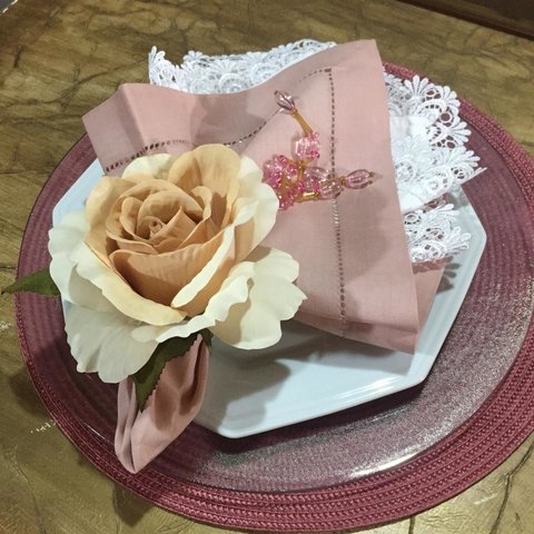 Argola Rosa Maria Bege na internet