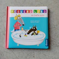 PEQUEÑO LOBO - SE BAÑA SOLO
