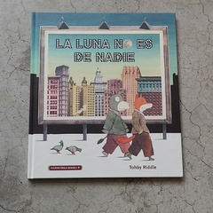LA LUNA NO ES DE NADIE