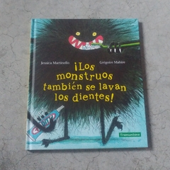 LOS MONSTRUOS TAMBIÉN SE LAVAN LOS DIENTES