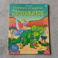 PASATIEMPO CON PEGATINAS - DINOSAURIOS