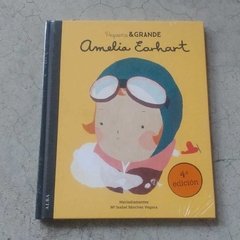 PEQUEÑA Y GRANDE - AMELIA EARHART