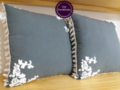COMBO 2 ALMOHADONES FLORES ESQUINAS CON RELIEVE - comprar online