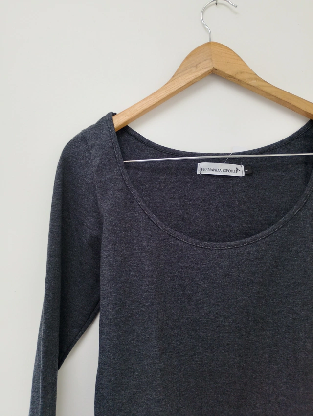 Remera LIBRA gris topo — imagen 2