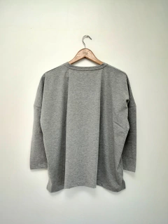 Remera ESQUEL gris en internet