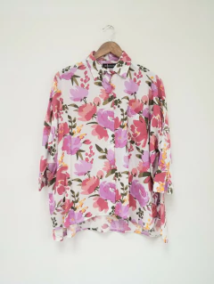 Camisa BARDOR flores fondo blanco
