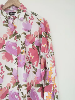 Camisa BARDOR flores fondo blanco - comprar online