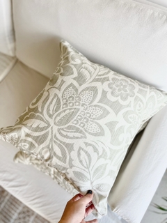 Almohadón flor gris - CLAAP Home