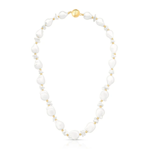 Colar intercalado com pérolas Shell barroca e fecho de ímã banhado a ouro Ana Tereza Semijoias.