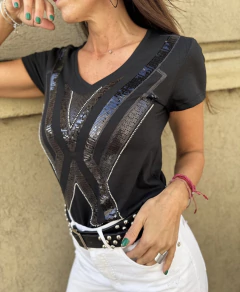 Remera Líneas Escote en V