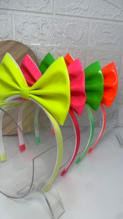 Kit Tiara Steffany neon c/ 2 na internet
