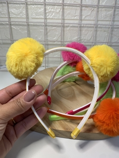 Tiara Pompom - Entrelaçados Laços