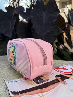 Imagen de COSMETIQUERA LEON ROSADO CAMUFLADO