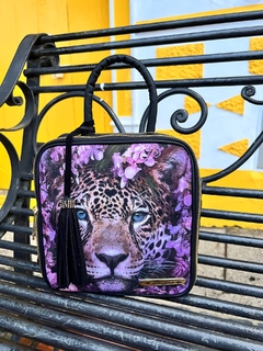 BOLSO CUADRADO EN CUERO TIGRE FLORES