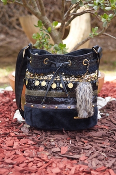 TULA EN CUERO GYPSY NEGRO DECORADA