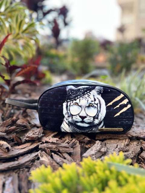 COSMETIQUERA / BOLSO DE MANO NEGRA TIGRE RUSTICO