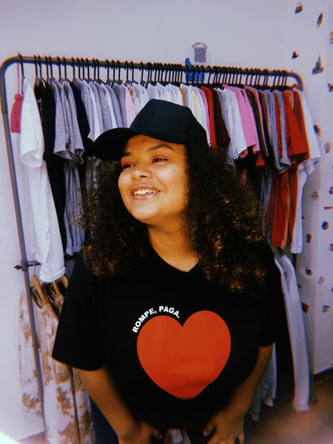 Remera ROMPE , PAGA