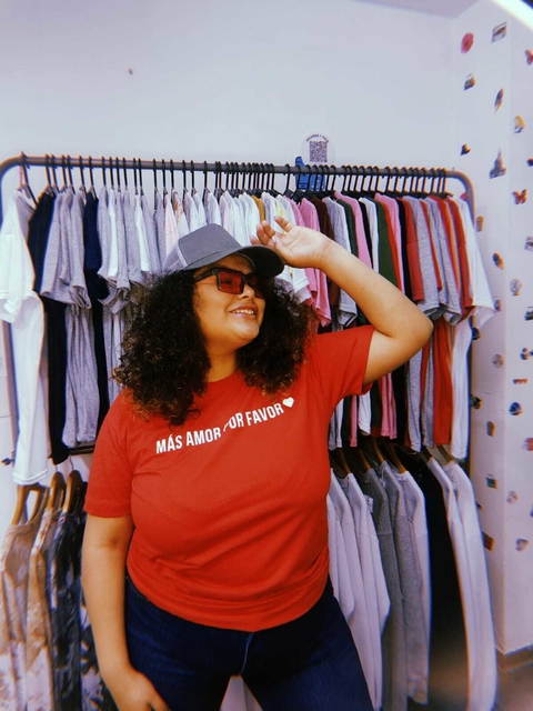 Remera MAS AMOR POR FAVOR