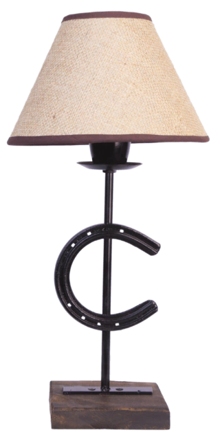 VELADOR DE HIERRO Y MADERA CON HERRADURA MEDIA y pantalla de tela.