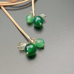 Gargantilha de Ágatas Verdes, lapidações briolet e cabochon, no Couro Natural e ouro 18k