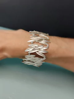 Pulseira Pétalas em Prata na internet