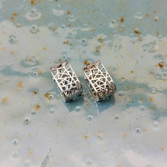 Mini argola ouro branco 18k