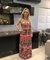 Vestido longo com bordados na internet
