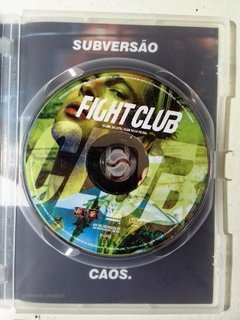 Dvd Clube da Luta Brad Pitt, Edward Norton, Helena Bonham Carter Direção: David Fincher Autor: Chuck Palahniuk Roteiro: Jim Uhls Música composta por: Dust Brothers, Michael Simpson, John King - Loja Facine