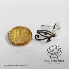 Brinco (pino) de prata 950 - Olho de Horus - Jóias Aloha Spirit