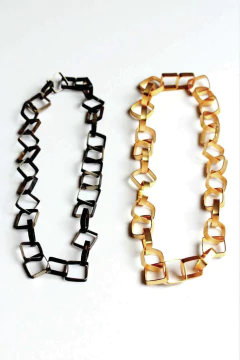 COLLAR CUADRADOS IRREGULARES DORE en internet