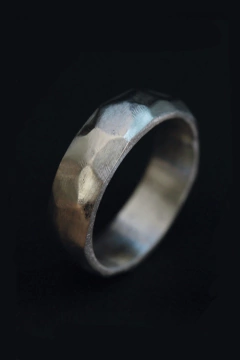 ANILLO FACETADO. PLATA 925 - comprar online