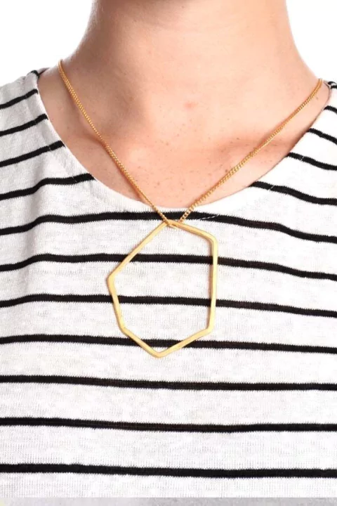 COLLAR PENTAGONAL CORTO DORE