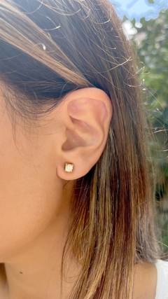 Brinco Ponto de Luz 5 mm Zircônia Branca Banho de Ouro 18K - comprar online