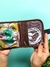 Porta fone de ouvidos/carregador - Pés no chão - comprar online