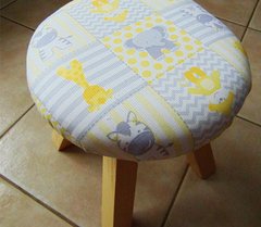 Banco de madera y tapizado, temática "Animalitos Bebe"