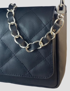 Cartera Tania Cuero, con solapa Matelasse y Cadena, Clásica y Chic en internet