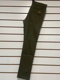 Pantalón de Gabardina corte Clasico en internet