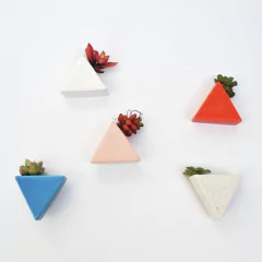 Imán-maceta Triangular