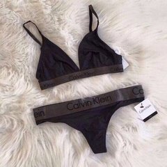 Conjunto de Calcinha e top cavado Calvin Klein