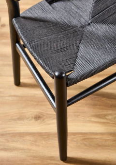 Imagen de Silla Wishbone Negra Total Black