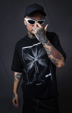 remera skanner negra oversize