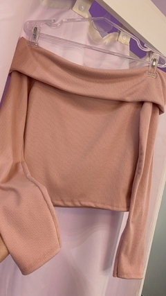 REMERA CUELLO BOTE