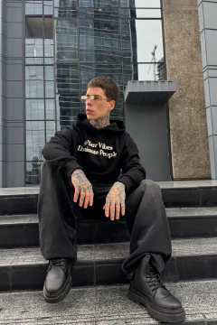 BUZO VIBES NEGRO - comprar online