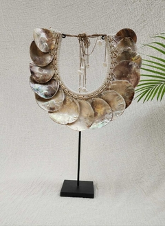 DEL077 - Collar kapis en pedestal