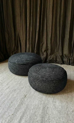 FIB014- Puff de rafia 60x30cmh NEGRO