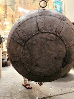 HIE27- Cuenco de hierro 1,16cm diam 48Kg