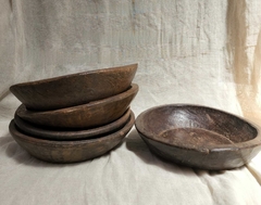 INDI18012- Platos hondos de madera antiguos de India