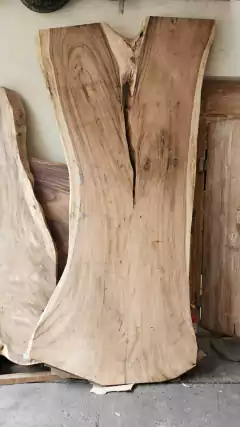 MUE236- Mesa con patas de suar 2,94x1,55/1,02/1,14x9cm esp en internet