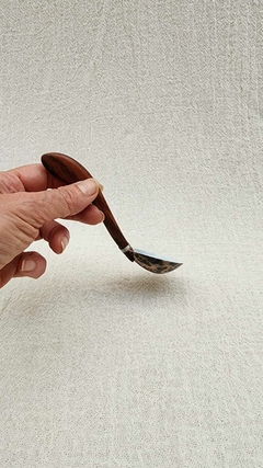 MYN001 - Cucharita de madera y caracol en internet